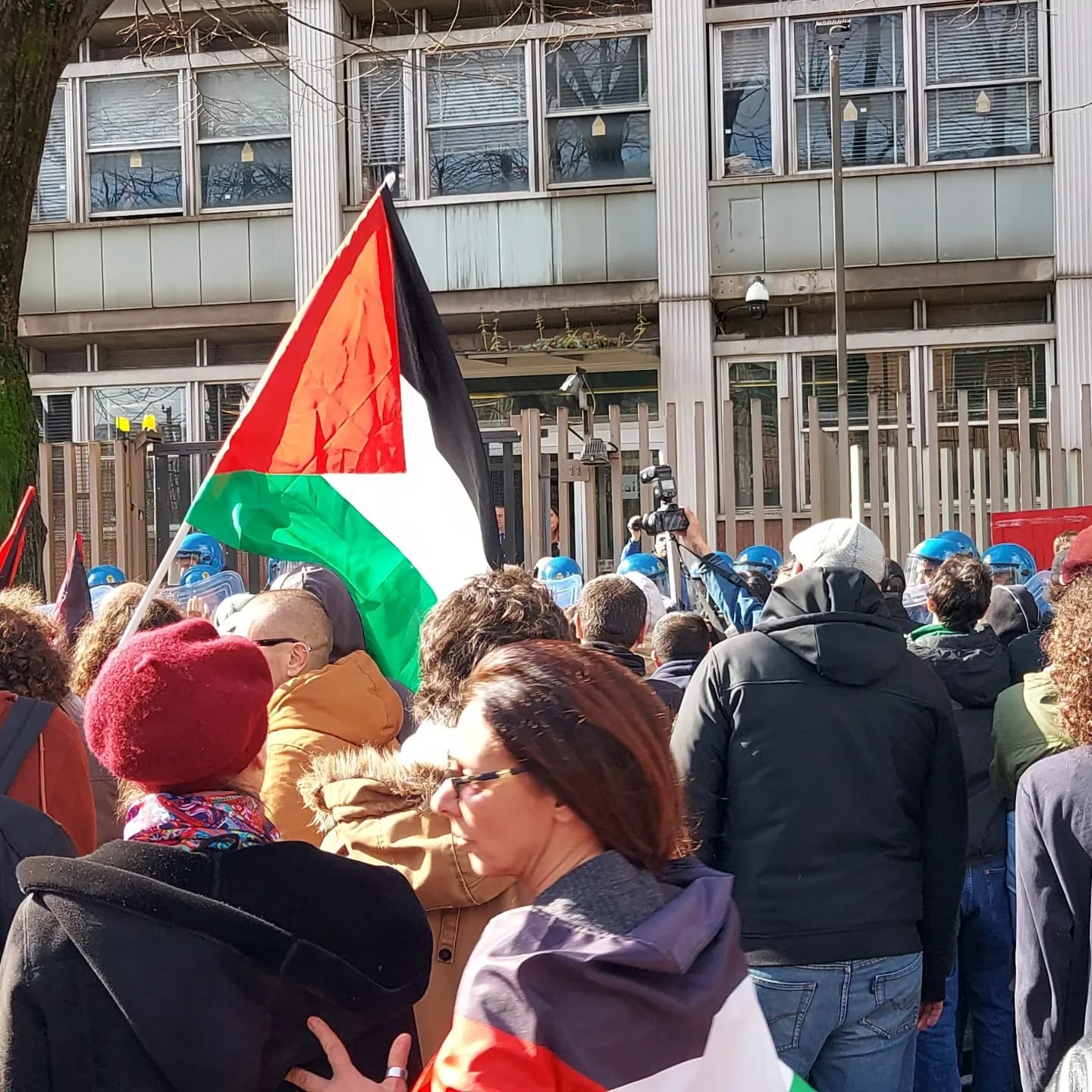 manifestazione napoli sede rai palestina