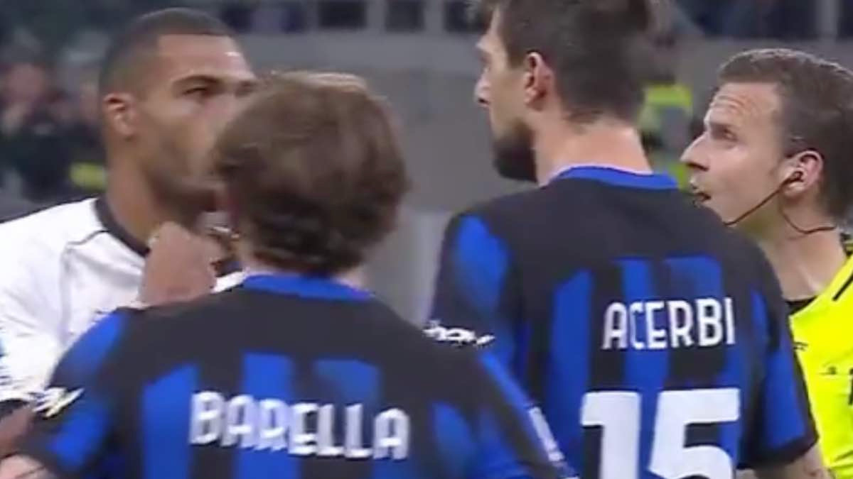 La versione di Acerbi che ha fatto stizzire anche l'Inter: "Gli ho detto 'ti faccio nero'"