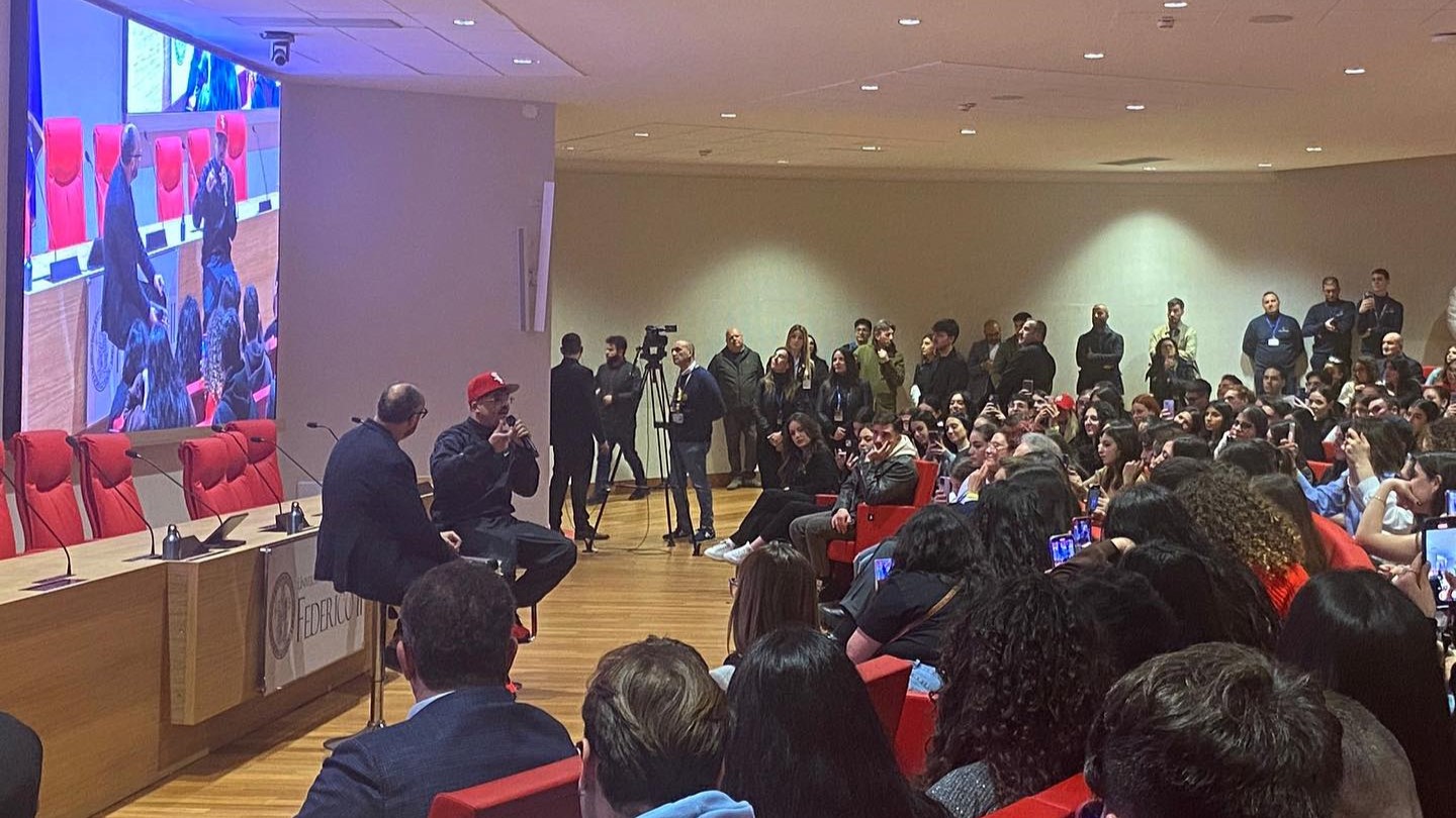 Geolier durante l'incontro con gli studenti della Federico II