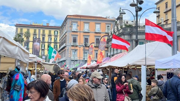 mercato piazza dante napoli