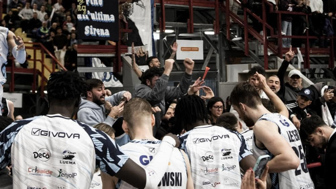 PalaBarbuto sold-out per la sfida tra Napoli Basket e Pistoia