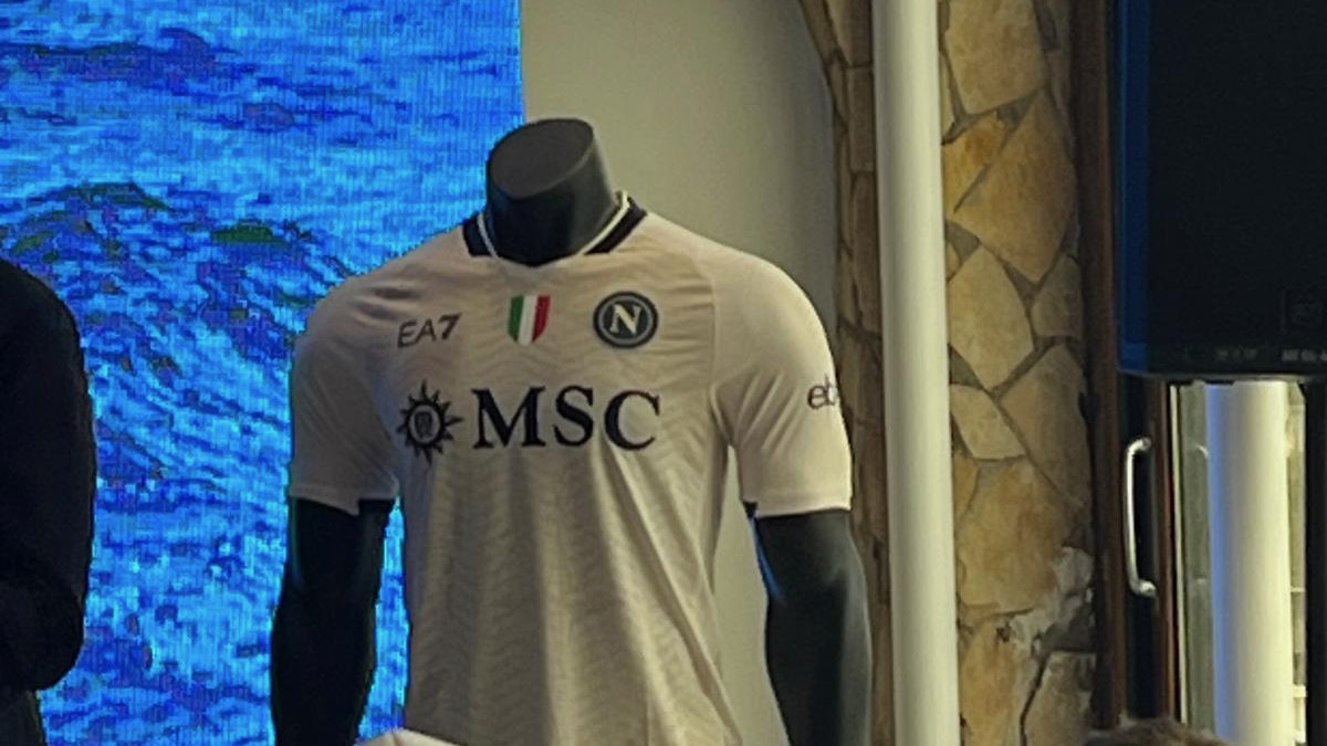 Nuova maglia Napoli, inizia la battaglia del club: "Non ci sarà la patch contro il razzismo"