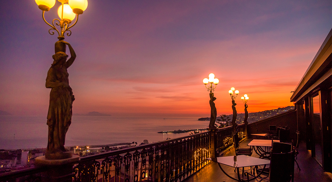 fai visita grand hotel parker napoli