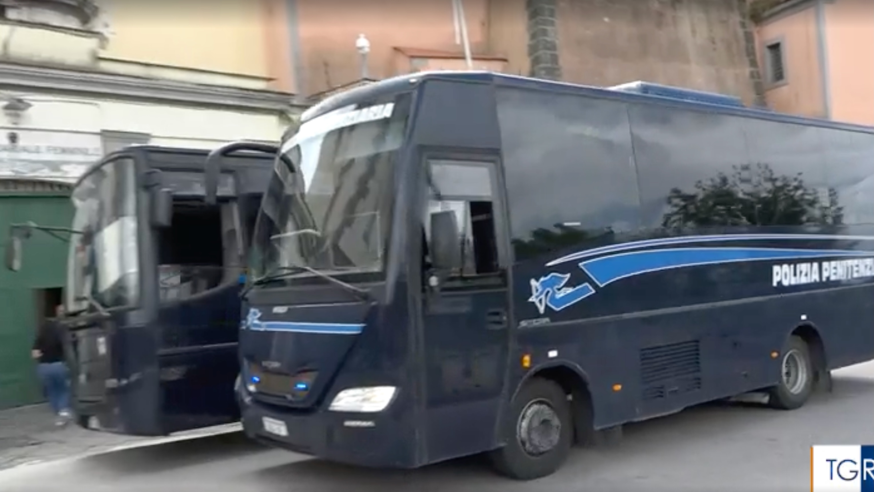 Bradisismo Campi Flegrei, sgomberato il carcere femminile di Pozzuoli