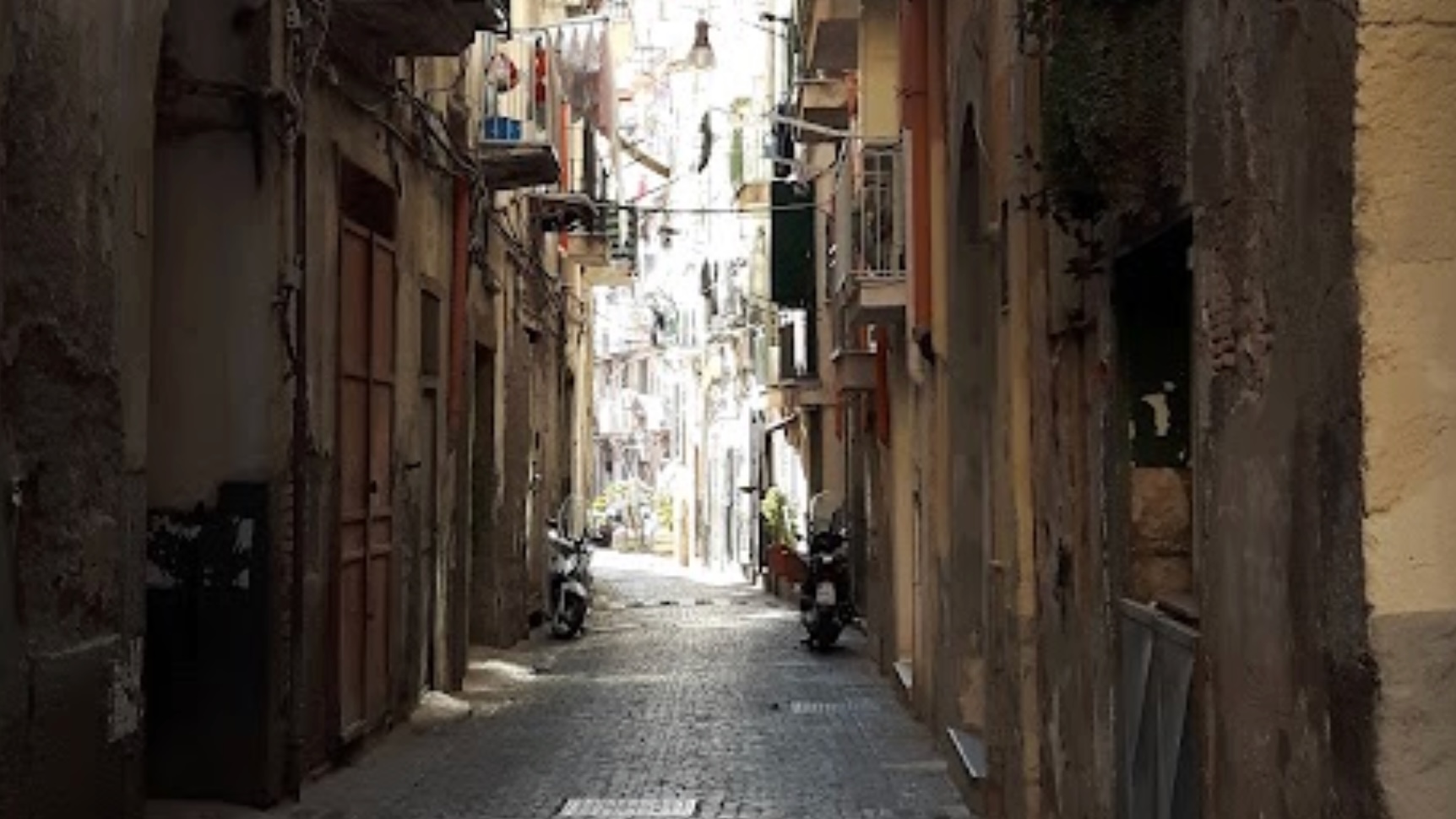 Tragedia a Castellammare: uomo ucciso a coltellate nella propria abitazione, un fermato