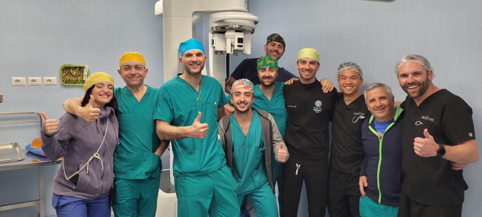 Chirurgia robotica, eseguiti quattro interventi al Pascale di Napoli: pazienti a casa in 24 ore