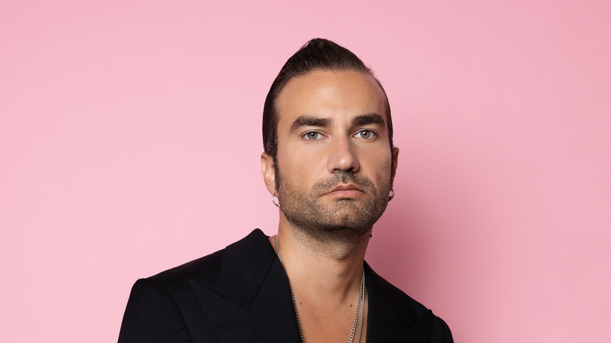 Tropico, il paroliere d'Italia: è napoletano, ha vinto Sanremo e ha scritto tutte le migliori hit