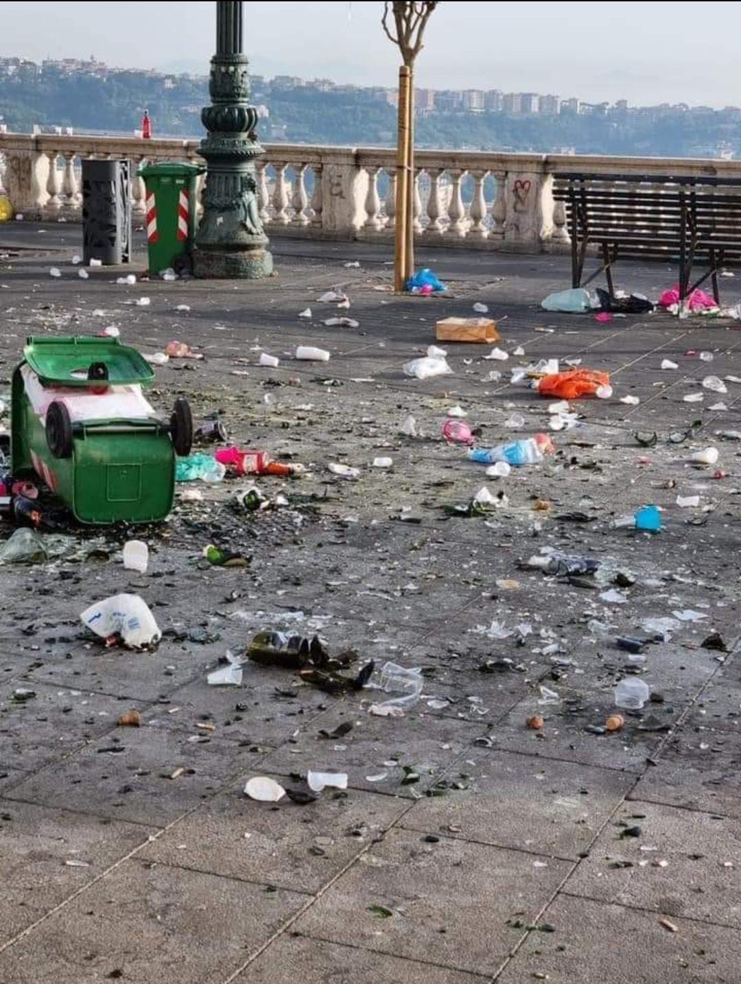 Le condizioni in cui riversava stamane lo spiazzale di San Martino Le condizioni in cui riversava stamane lo spiazzale di San Martino