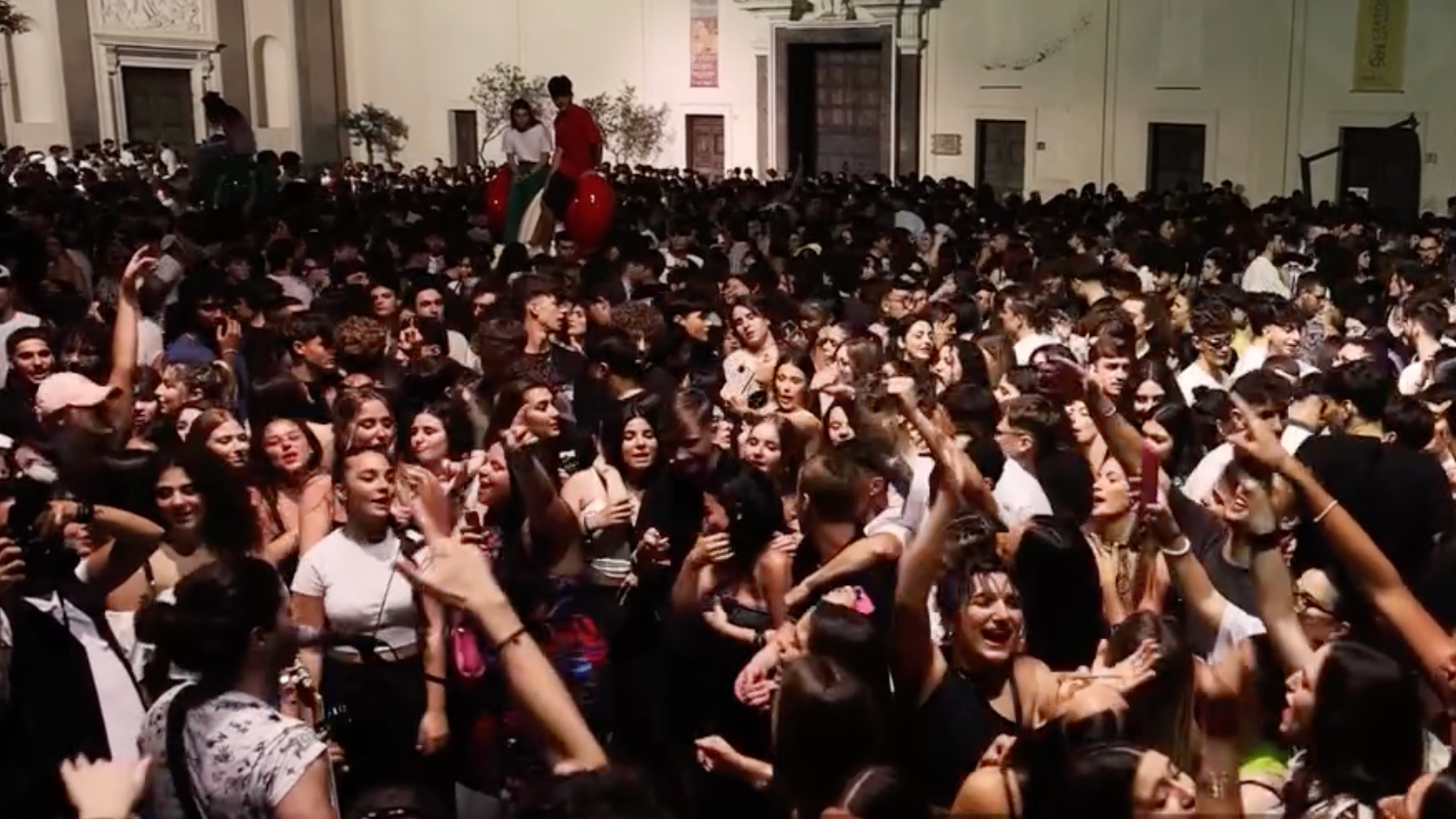 Notte prima degli esami a San Martino, il provvedimento di Manfredi per consentire la festa