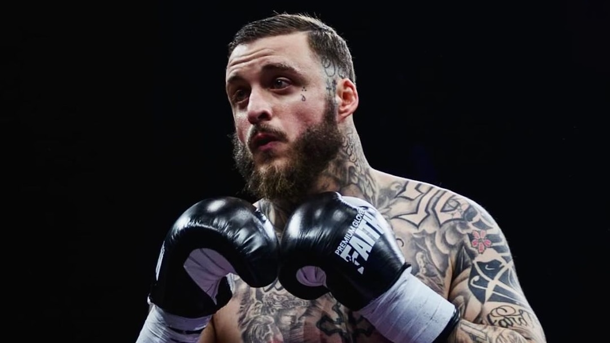 Sparatoria a Casoria, ferito il pugile Kevin Di Napoli: è amico del rapper Tony Effe