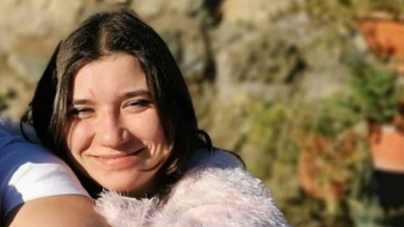 Morta dopo essere caduta in un dirupo: il compagno ha ignorato le richieste di aiuto