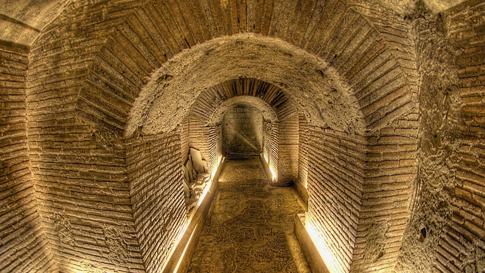 I resti del Teatro Romano di Neapolis
