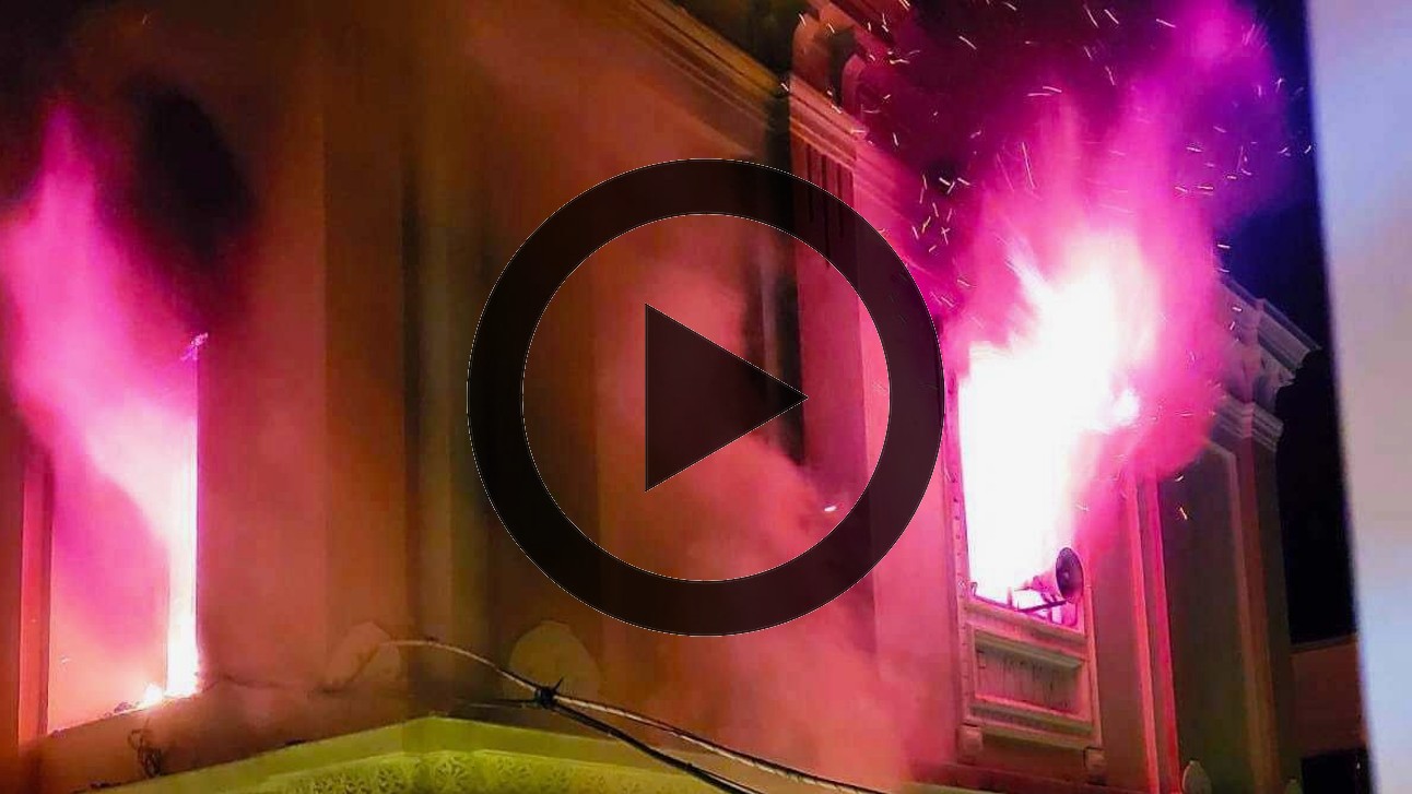 FOTO E VIDEO/ Terribile incendio nella notte distrugge una chiesa nell'Avellinese