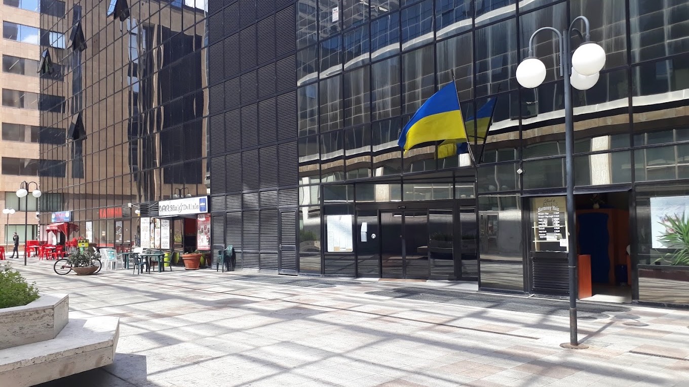 Napoli, allarme terrorismo al consolato ucraino: lettere anonime annunciano un'esplosione