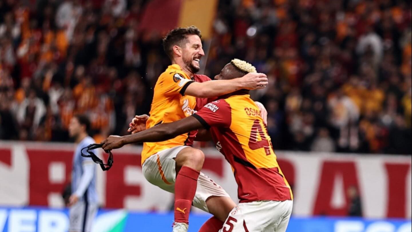 Osimhen e Mertens dominano la scena europea, il Galatasaray batte il Tottenham grazie ai due ex Napoli