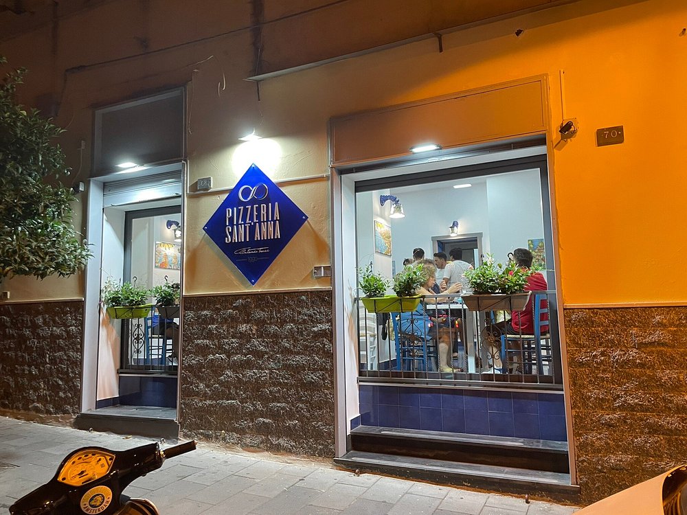 Gli esterni della Pizzeria Sant'Anna