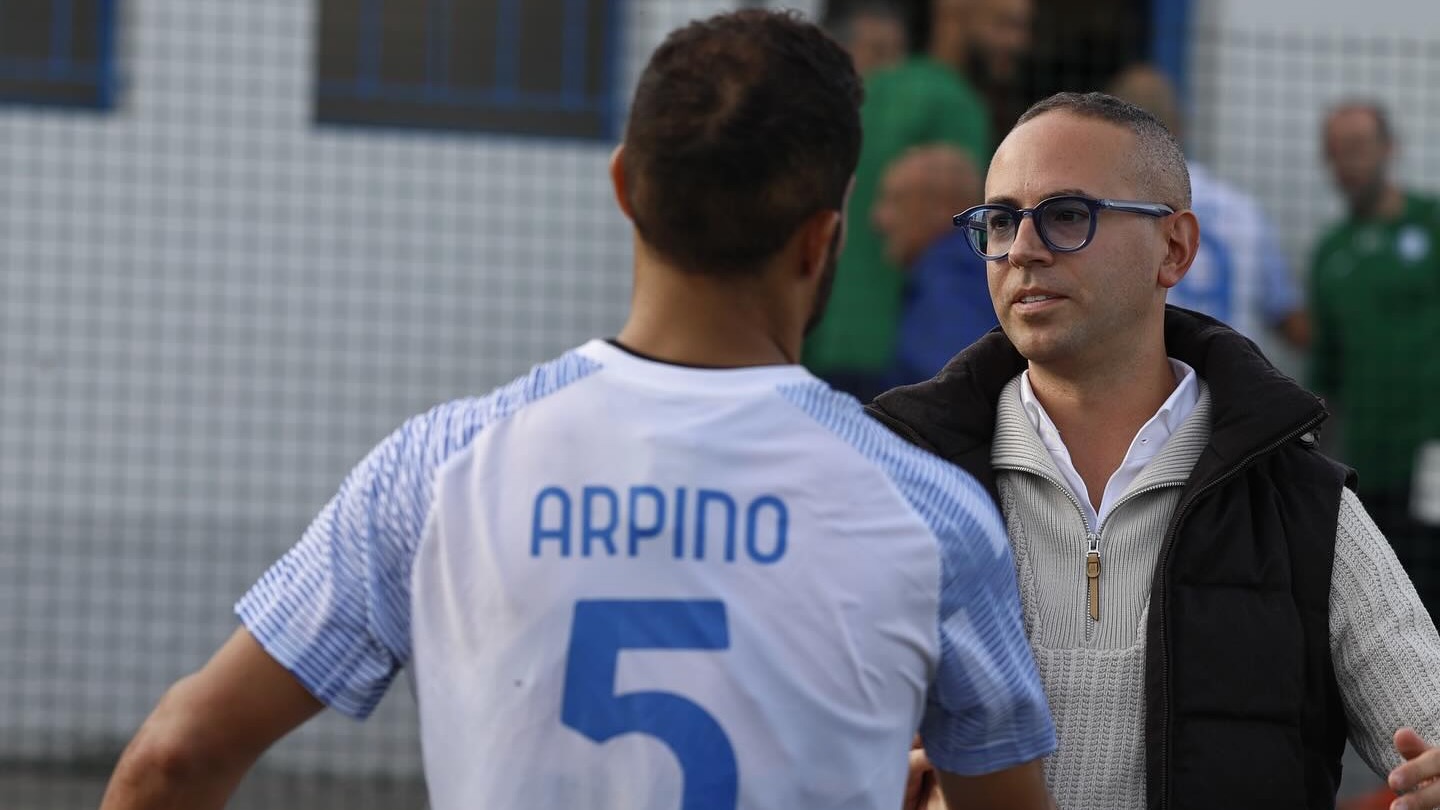 Insulti razzisti all'arbitro, sputi, inseguimento e rissa: Michele Criscitiello squalificato 18 mesi