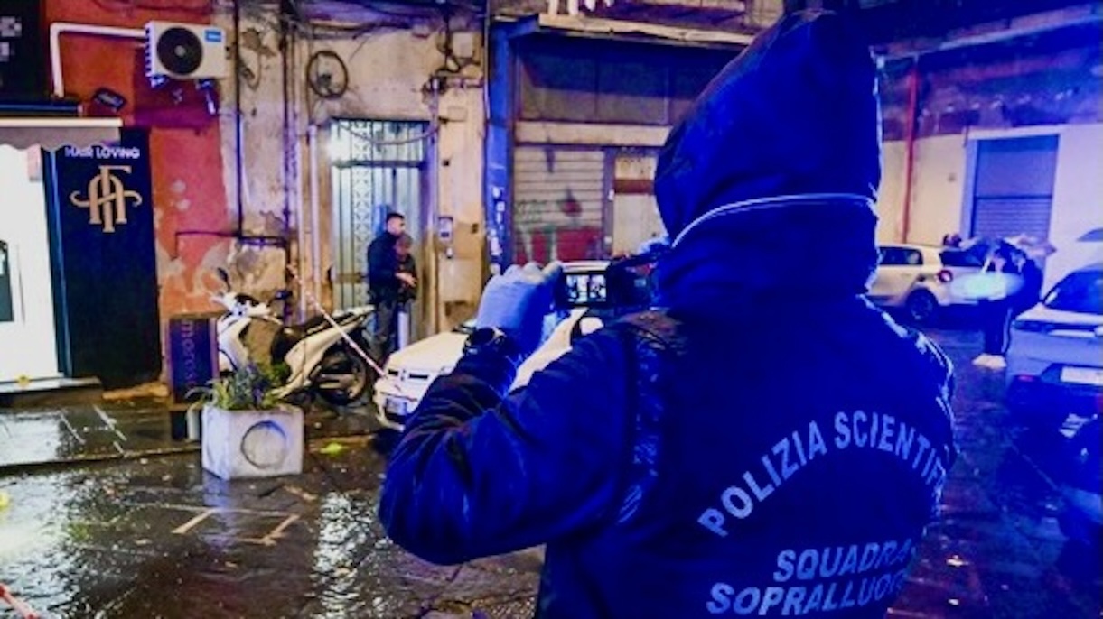 ULTIM'ORA/ Napoli, sparatoria in pieno centro: gambizzato un uomo di 52 anni