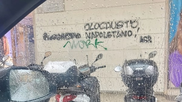 Olocausto Napoletano - Scritta razzista a Roma