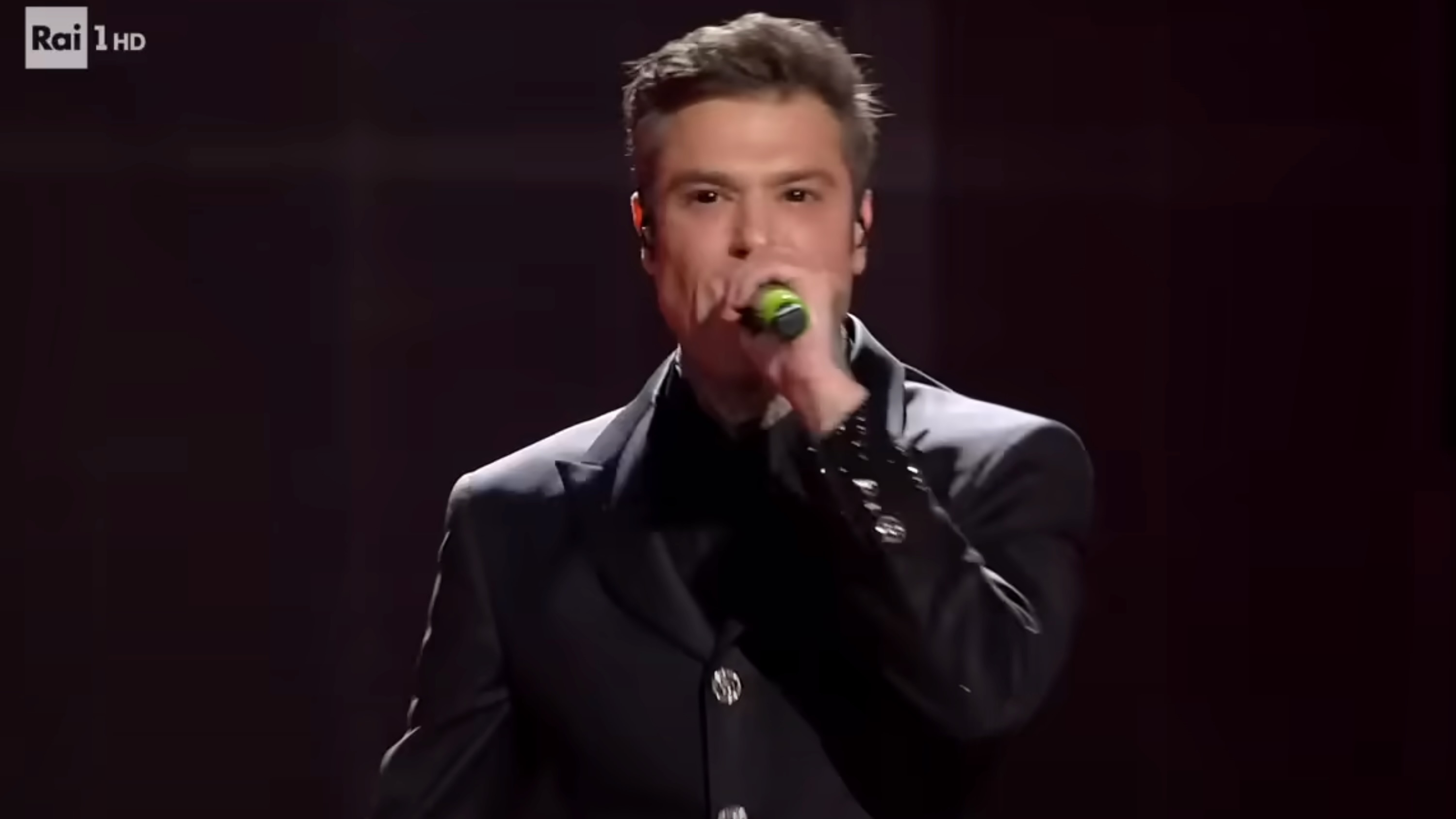 chi ha scritto la canzone di fedez