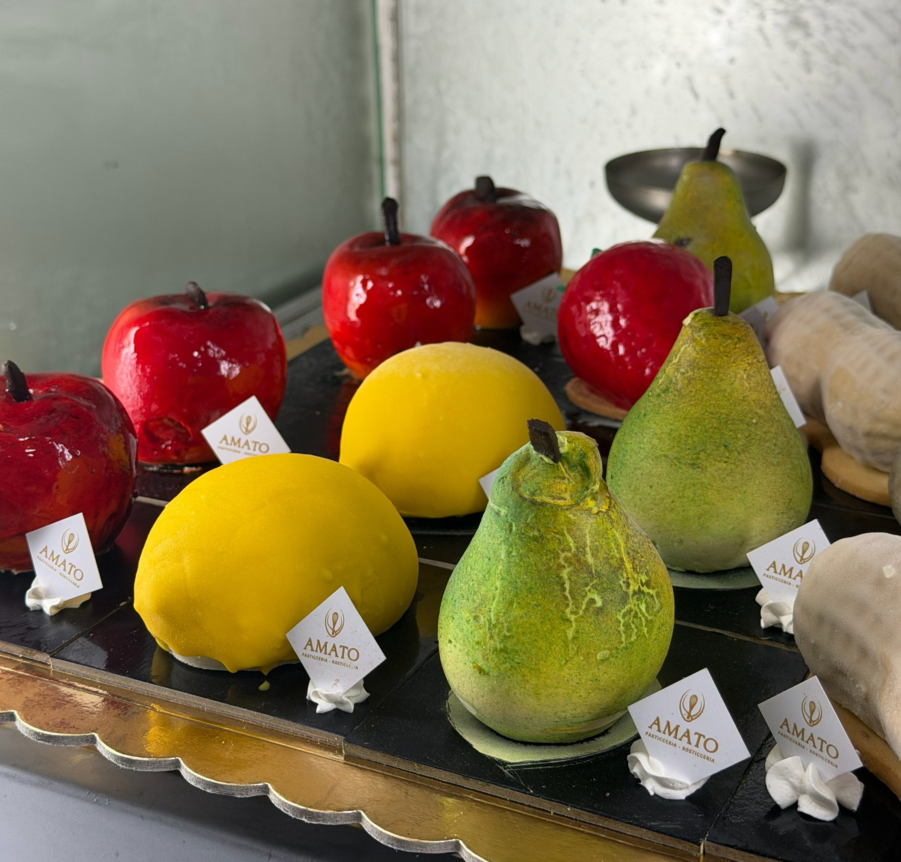 pasticceria-amato-a-torre-del-greco-la-frutta-realistica-francese
