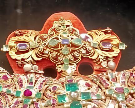 dettaglio collana san gennaro